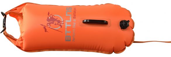 https://www.triathlonaccessoires.nl/upload/huge/bttlns-safety-bouyance-dry-bag-28-liter-poseidon-10-orange.jpg
